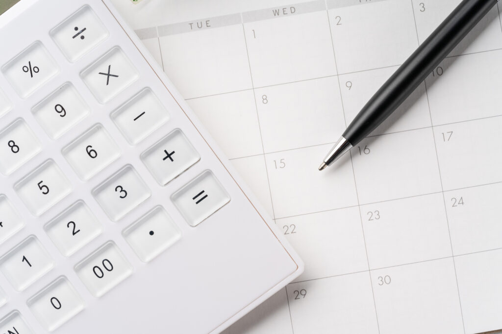 Calendar, calculator and ballpoint pen used by a Bakersfield personal injury attorney assisting personal injury clients calculate compensation 